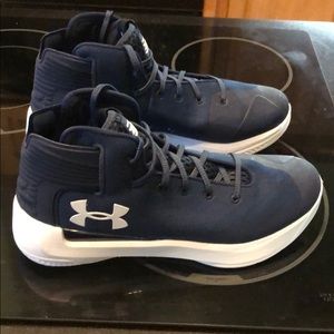 Basketball shoes